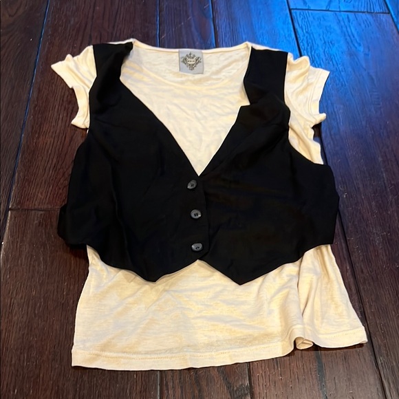 mk2k Tops - Mk2k Black Vest with Cream T-Shirt